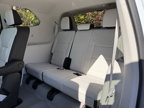 New 2026 GMC Acadia Denali w/ Super Cruise Package image 18