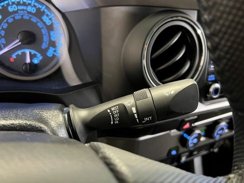 Used 2020 Toyota Tacoma SR5 image 39