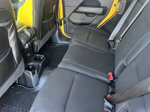 Used 2019 Jeep Wrangler Unlimited Sahara image 5