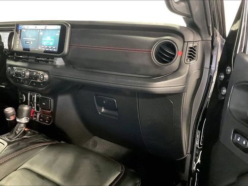 Used 2024 Jeep Wrangler Unlimited Rubicon w/ Convenience Group AWD/4WD image 19