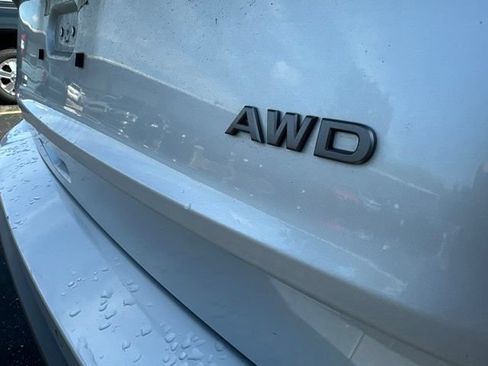 Used 2025 Nissan Rogue SV AWD/4WD image 10
