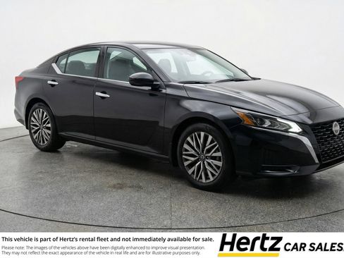 Used 2025 Nissan Altima 2.5 SV image 1