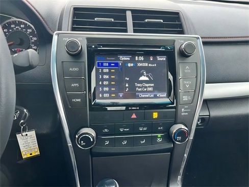 Used 2016 Toyota Camry SE w/ Moonroof Package image 21