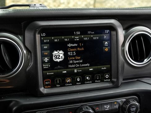 Used 2022 Jeep Wrangler Unlimited Sahara AWD/4WD image 41