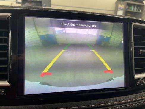 Used 2022 Chrysler Pacifica Touring-L image 7