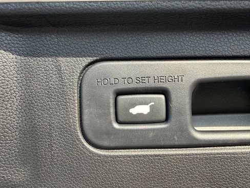 Used 2025 Honda Pilot Black Edition image 12
