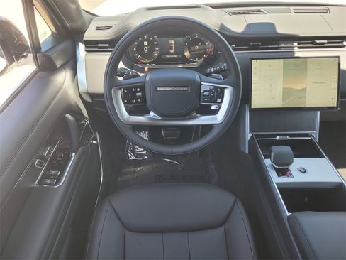 New 2025 Land Rover Range Rover Long Wheelbase SE image 8