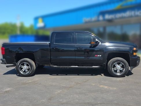 Used 2018 Chevrolet Silverado 2500 LTZ w/ Midnight Edition AWD/4WD image 9