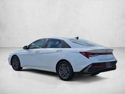 Used 2024 Hyundai Elantra SEL FWD image 8