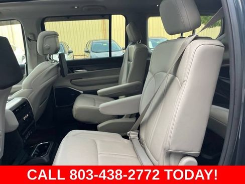 Used 2023 Jeep Wagoneer Series III w/ Premium Group I AWD/4WD image 13