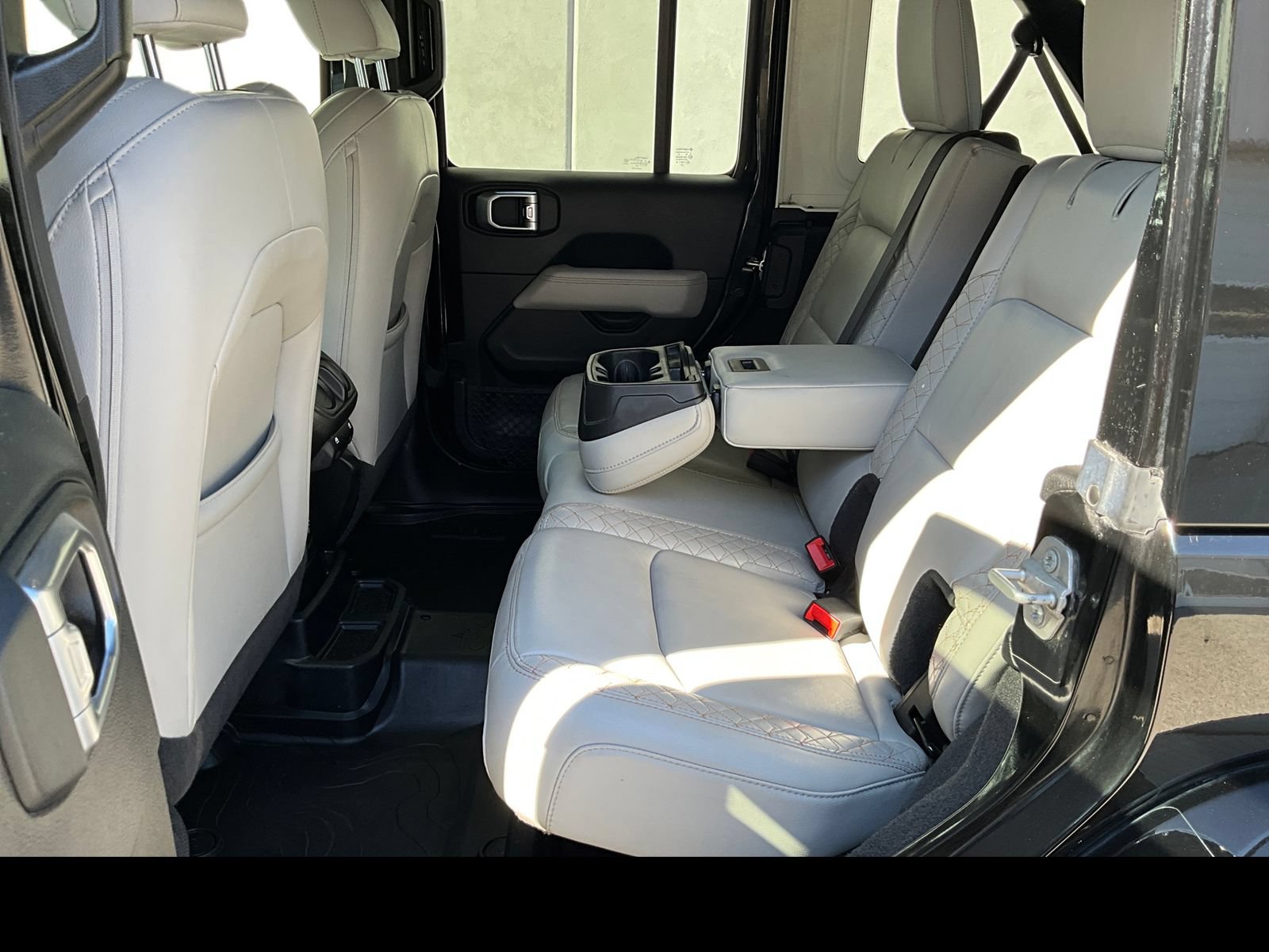 Used 2021 Jeep Wrangler Unlimited Sahara AWD/4WD image 11