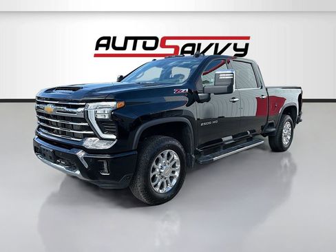 Used 2025 Chevrolet Silverado 2500 LTZ w/ LTZ Premium Package AWD/4WD image 3