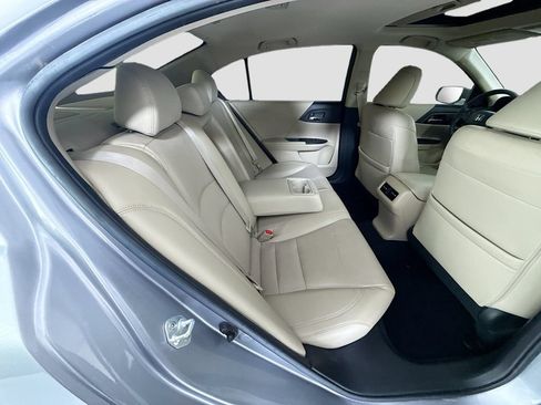 Used 2017 Honda Accord Touring image 22