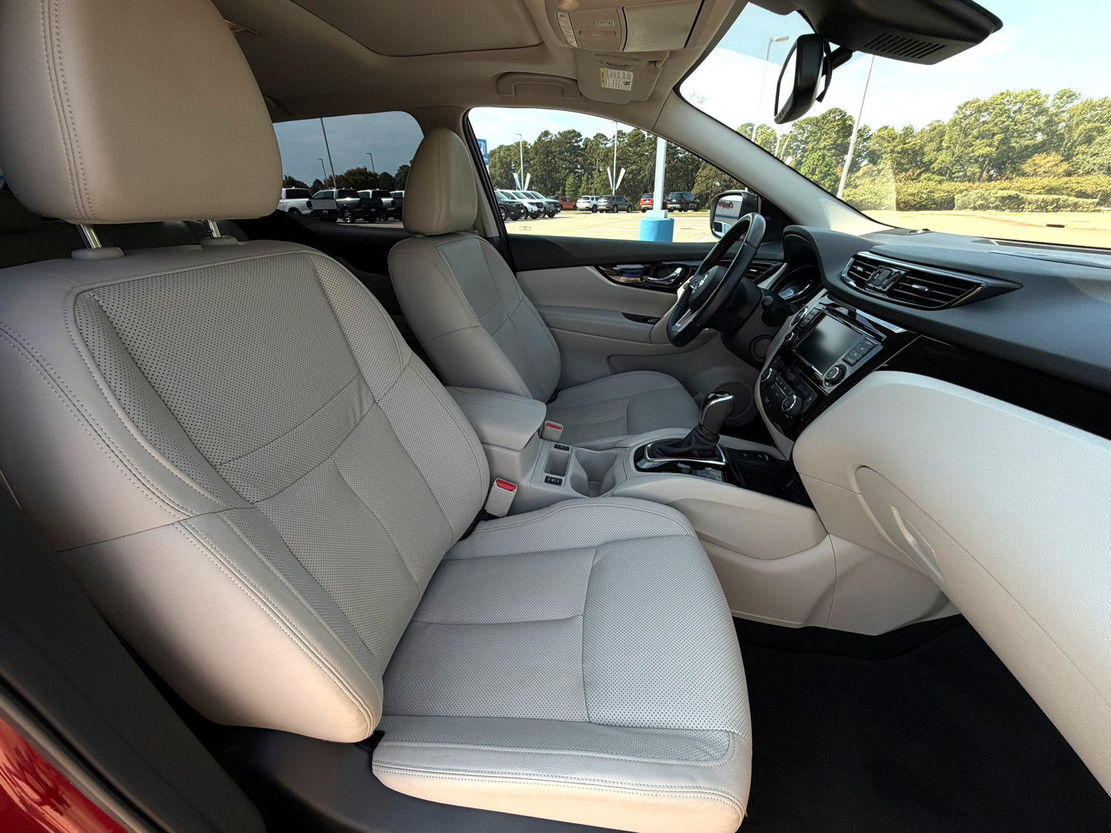 Used 2022 Nissan Rogue Sport SL w/ Premium Package FWD image 13