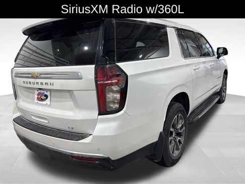 Used 2022 Chevrolet Suburban LT w/ Luxury Package image 8