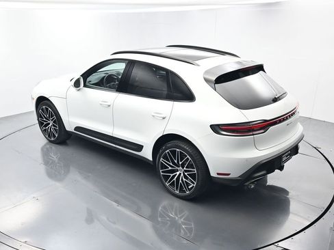 Certified 2025 Porsche Macan AWD/4WD image 37