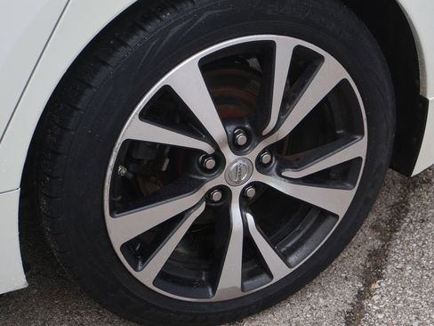 Used 2017 Nissan Maxima Platinum FWD image 36