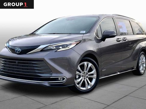 Certified 2021 Toyota Sienna Platinum image 1