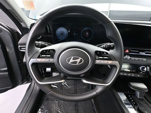 Used 2025 Hyundai Elantra SEL FWD image 26