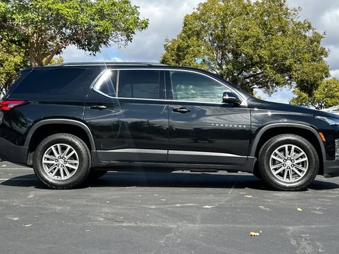 Used 2023 Chevrolet Traverse LT image 3