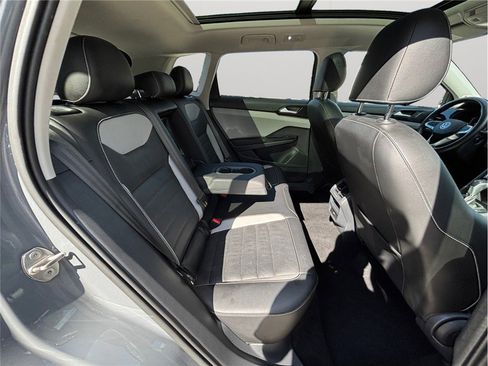 Used 2023 Volkswagen Taos SEL image 38