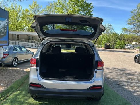 Used 2016 Kia Sorento LX image 10