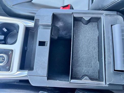 Used 2022 Ford Explorer XLT w/ Equipment Group 202A image 13