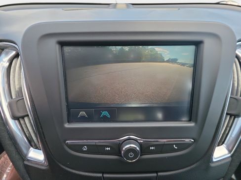 Used 2017 Chevrolet Malibu LT image 23