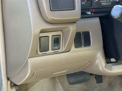 Used 1998 Nissan Frontier XE RWD image 16