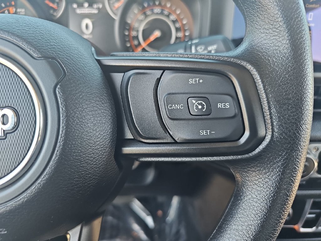 Used 2025 Jeep Gladiator Sport AWD/4WD image 17