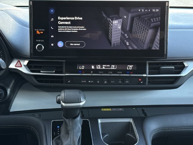 Used 2025 Toyota Sienna XLE FWD image 17
