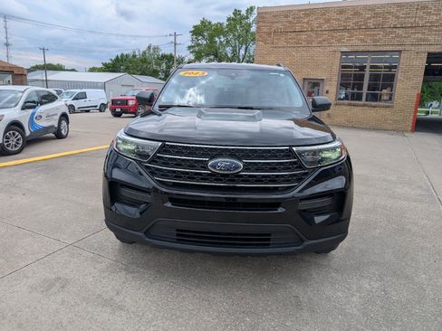 Used 2023 Ford Explorer XLT image 4