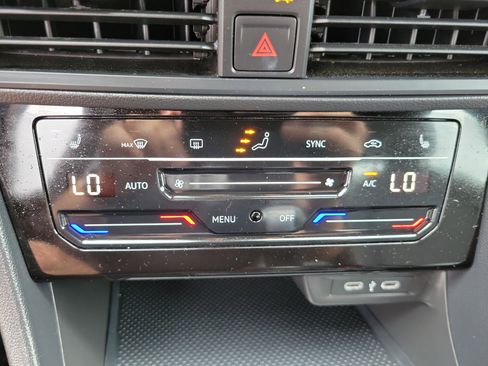 Used 2025 Volkswagen Jetta Sport FWD image 17