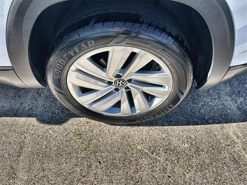 Used 2022 Volkswagen Atlas Cross Sport SE image 12