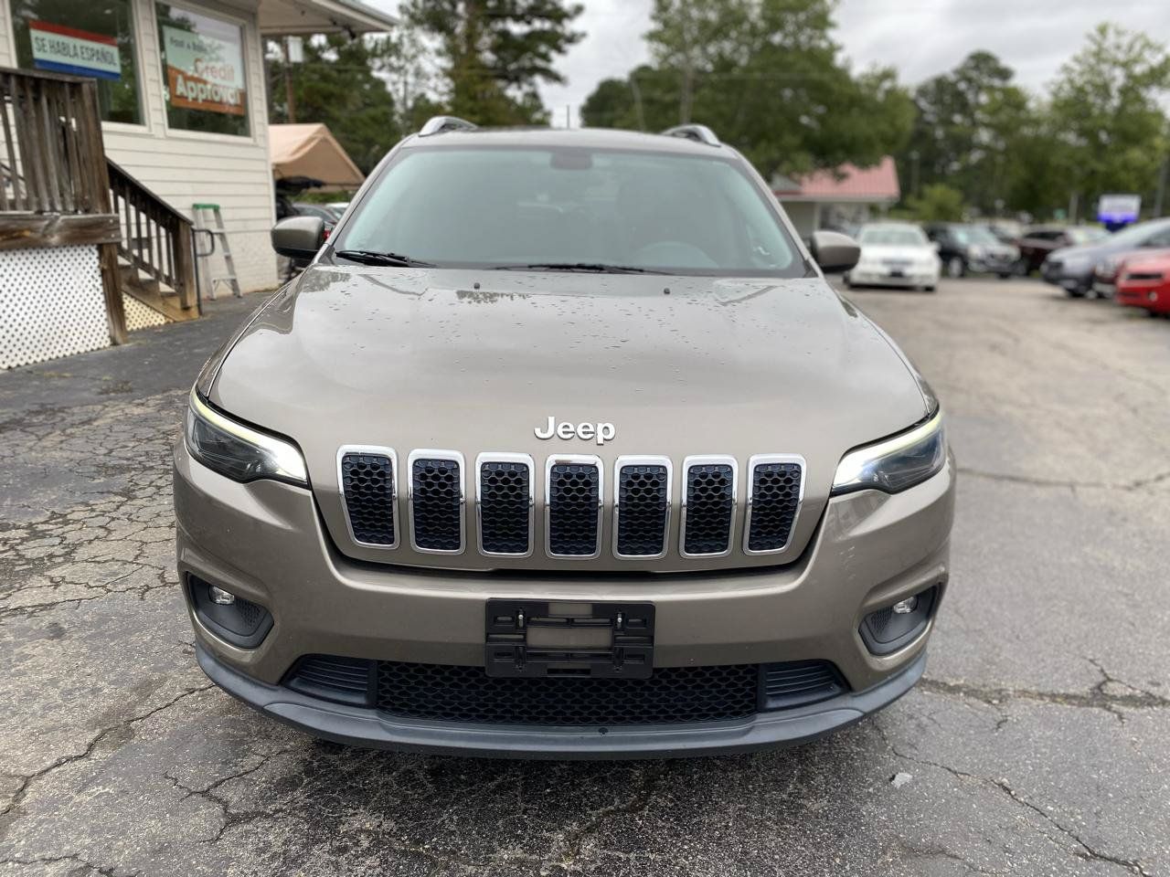 Used 2019 Jeep Cherokee Latitude w/ Popular Appearance Group FWD image 2