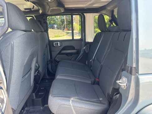 Used 2025 Jeep Wrangler Unlimited Sahara w/ Safety Group AWD/4WD image 22