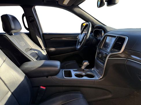 Used 2018 Jeep Grand Cherokee Overland image 14