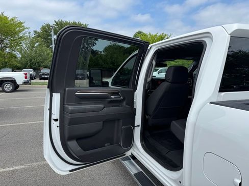 Used 2024 Chevrolet Silverado 2500 LT image 17