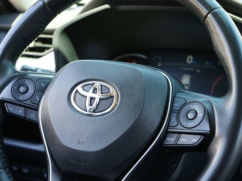 Used 2023 Toyota RAV4 XLE Premium image 30