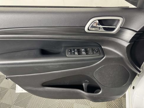 Used 2021 Jeep Grand Cherokee Laredo X AWD/4WD image 17