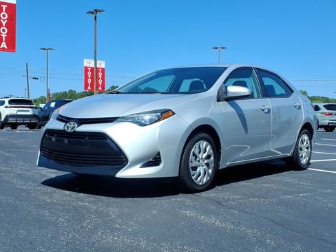Used 2017 Toyota Corolla LE FWD image 1