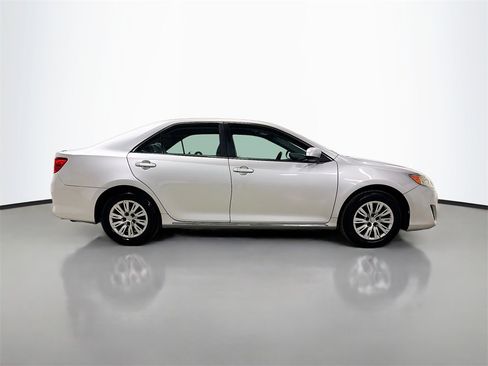 Used 2012 Toyota Camry LE image 9