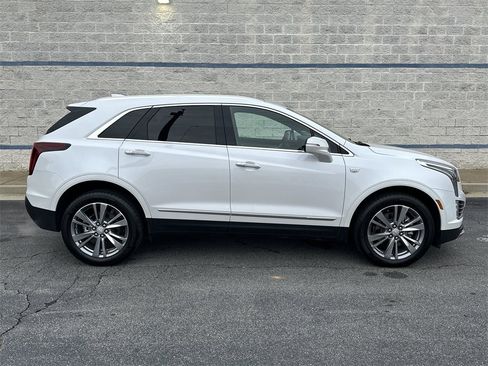 Used 2025 Cadillac XT5 Premium Luxury image 8