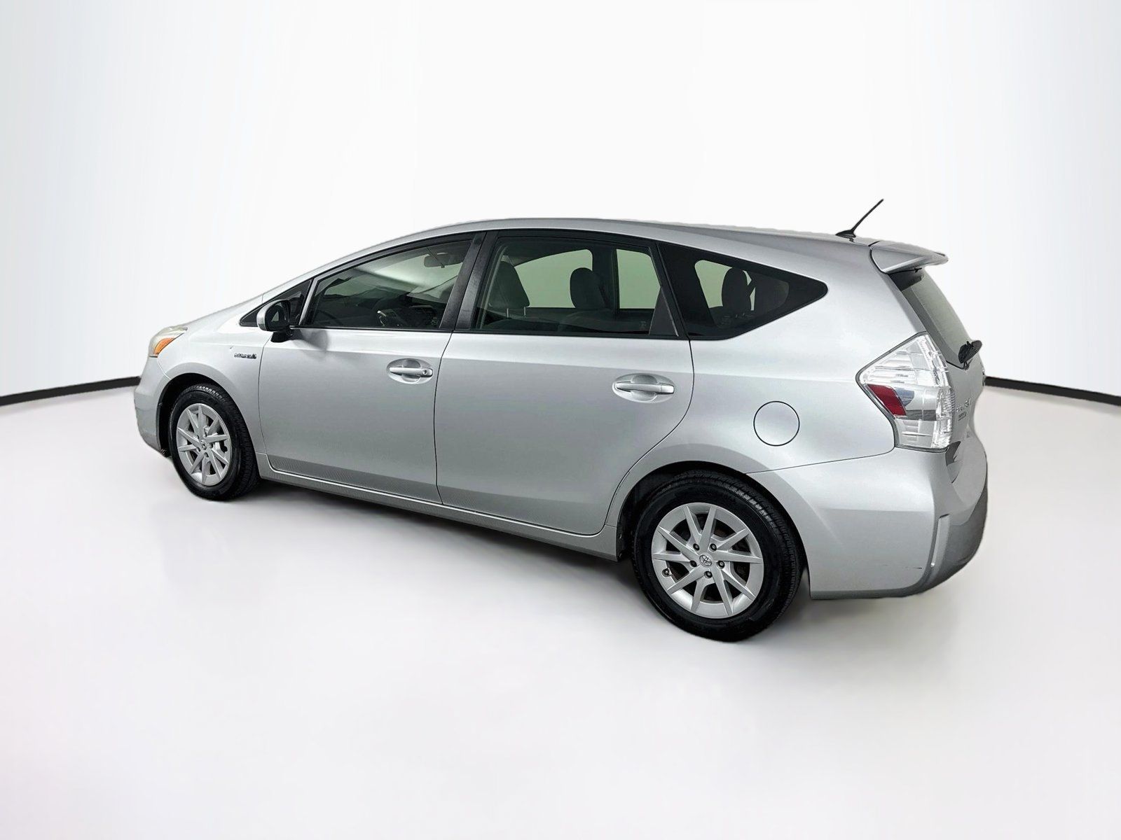 Used 2014 Toyota Prius V Two FWD image 5