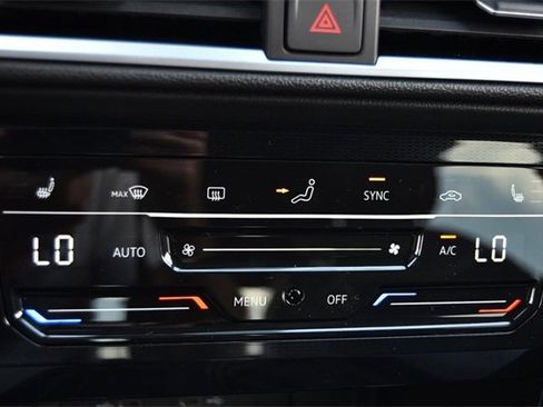 New 2025 Volkswagen Taos SE image 14