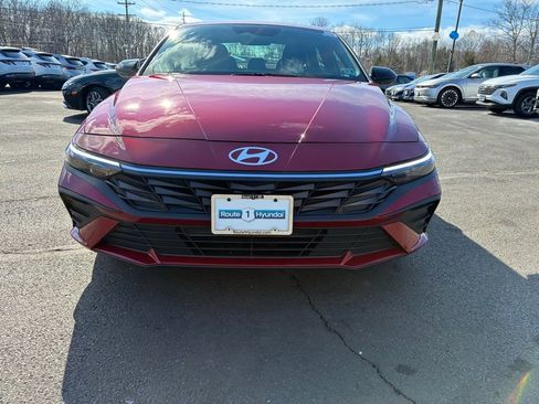 Used 2025 Hyundai Elantra Sport image 2