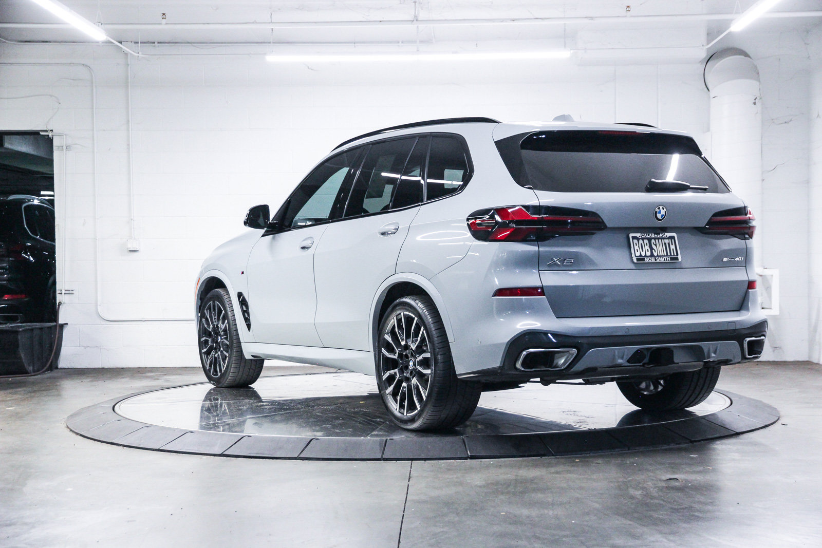 Certified 2024 BMW X5 sDrive40i w/ M Sport Package RWD image 4