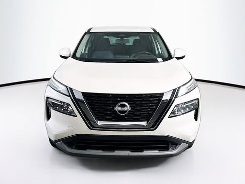 Used 2023 Nissan Rogue SV image 2