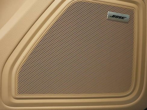 Certified 2025 Porsche Macan AWD/4WD image 31