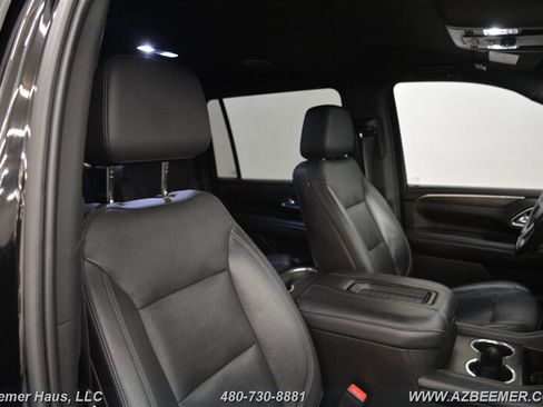 Used 2021 Chevrolet Suburban LT RWD image 17